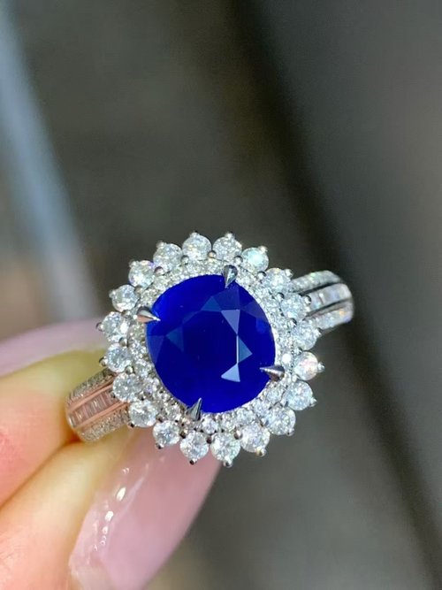 臺北奧斯珠寶｜客製莫桑石、莫桑鑽、GIA鑽石、彩色寶石 皇家藍寶石戒指 2.38克拉