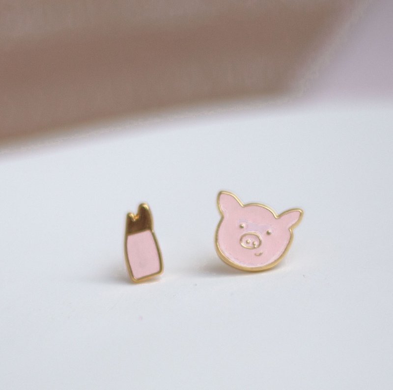 Pig hoof cute animal pig earrings Clip-On birthday gift clip-on earrings carton packaging - ต่างหู - วัตถุเคลือบ สึชมพู