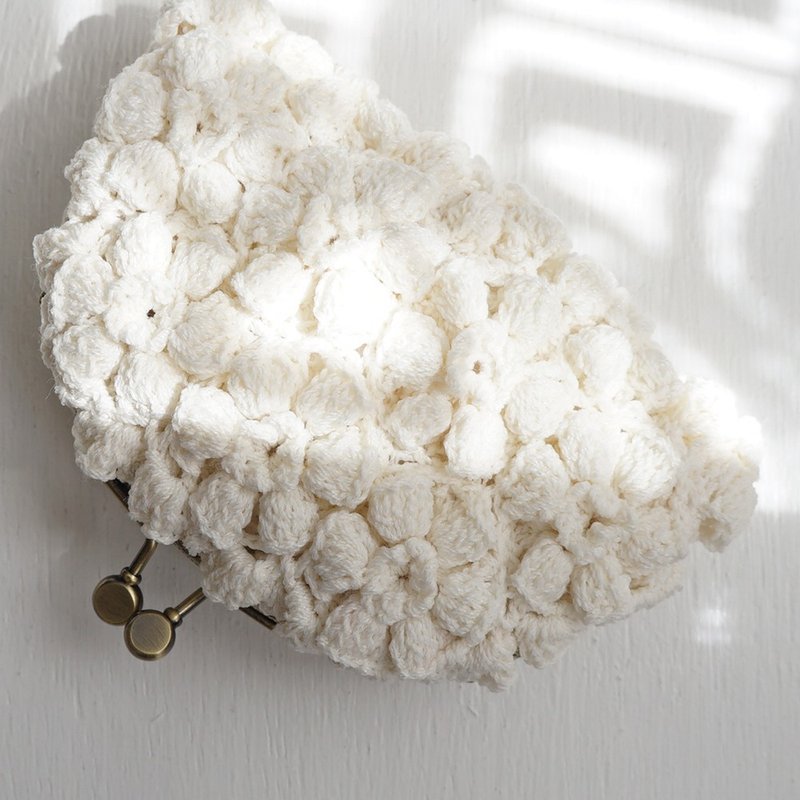 Ba-ba handmade Poppy puff knitting pouch  No.C1464 - 化妝包/收納袋 - 其他材質 白色