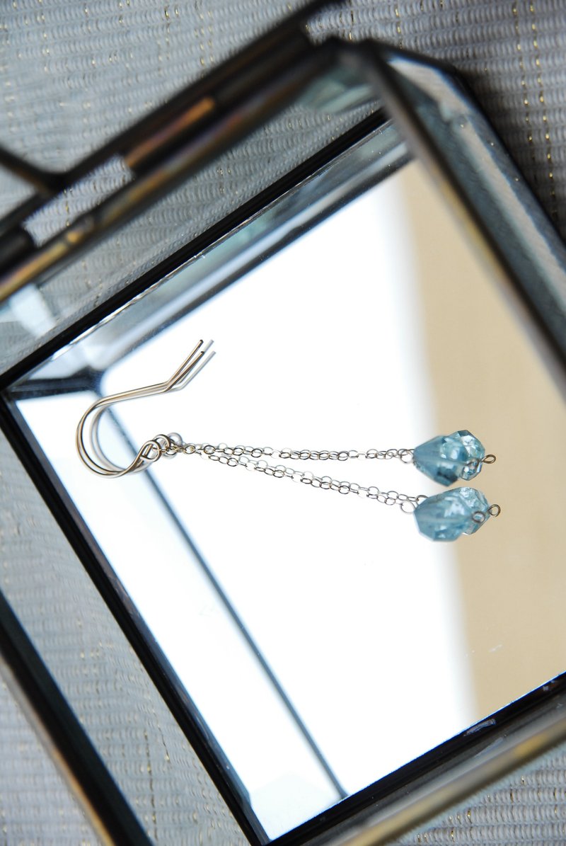 Aquamarine tumble cut swaying earrings 14kgf - Earrings & Clip-ons - Semi-Precious Stones Blue