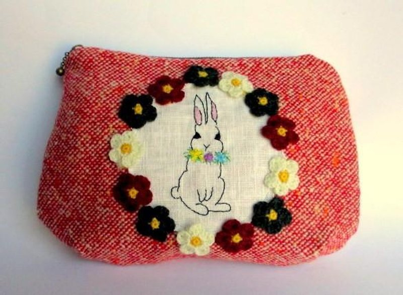 Wool pouch * rabbit embroidery B * - กระเป๋าเครื่องสำอาง - ผ้าฝ้าย/ผ้าลินิน สีแดง