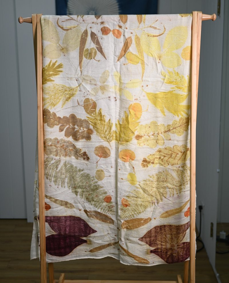 [Limited memory] EcoPrint floral and leaf pad printing wool scarf/hanging picture - Knit Scarves & Wraps - Wool Multicolor