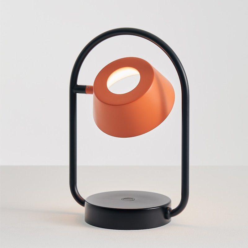 OLO 無線充電桌燈 - 燈具/燈飾 - 其他金屬 橘色