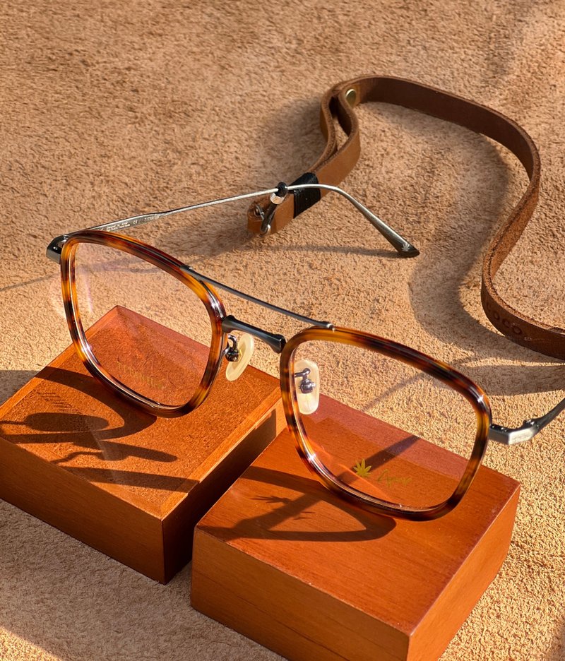 Titanium x Acetate combination frame : Tortoise color Artisanal design - Glasses & Frames - Other Materials Multicolor