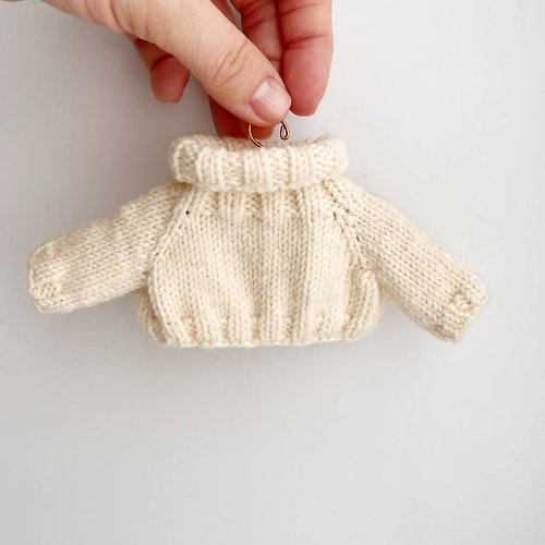 Cute Knit Toy Sweater oversize Knitting pattern. Outfit for doll. English and Russian PDF.