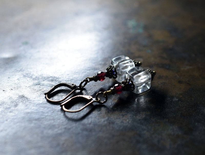 Square antique bohemian bead and garnet earrings - Earrings & Clip-ons - Glass Transparent