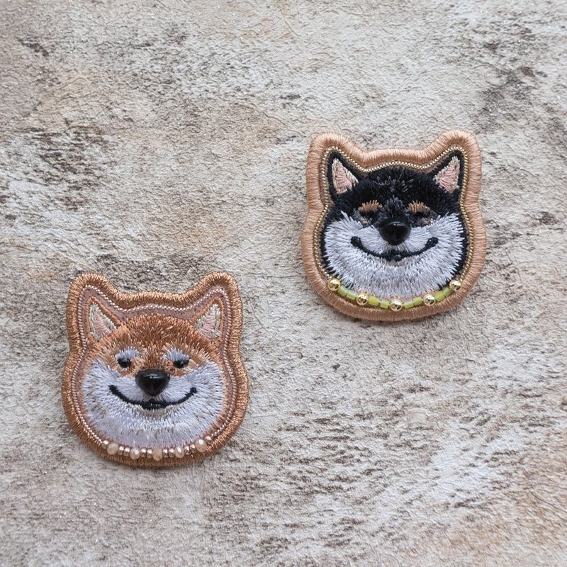 Embroidered Brooch | Shiba | EVERA - เข็มกลัด - งานปัก สีกากี