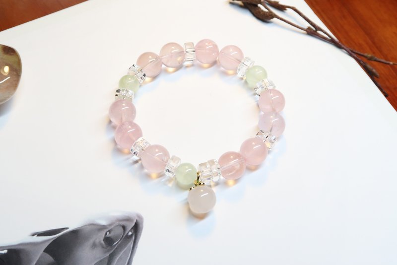 [Peach] Pink Crystal Grape Stone Non-Onyx Natural Stone Bracelet - สร้อยข้อมือ - เครื่องเพชรพลอย สึชมพู