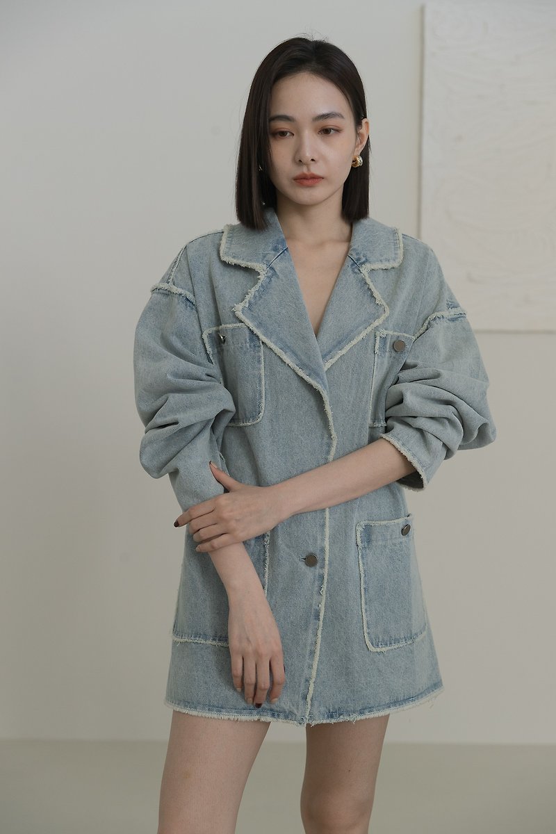 [Brand original] Cara wide collar raw edge denim jacket blue denim - เสื้อแจ็คเก็ต - ผ้าฝ้าย/ผ้าลินิน สีน้ำเงิน