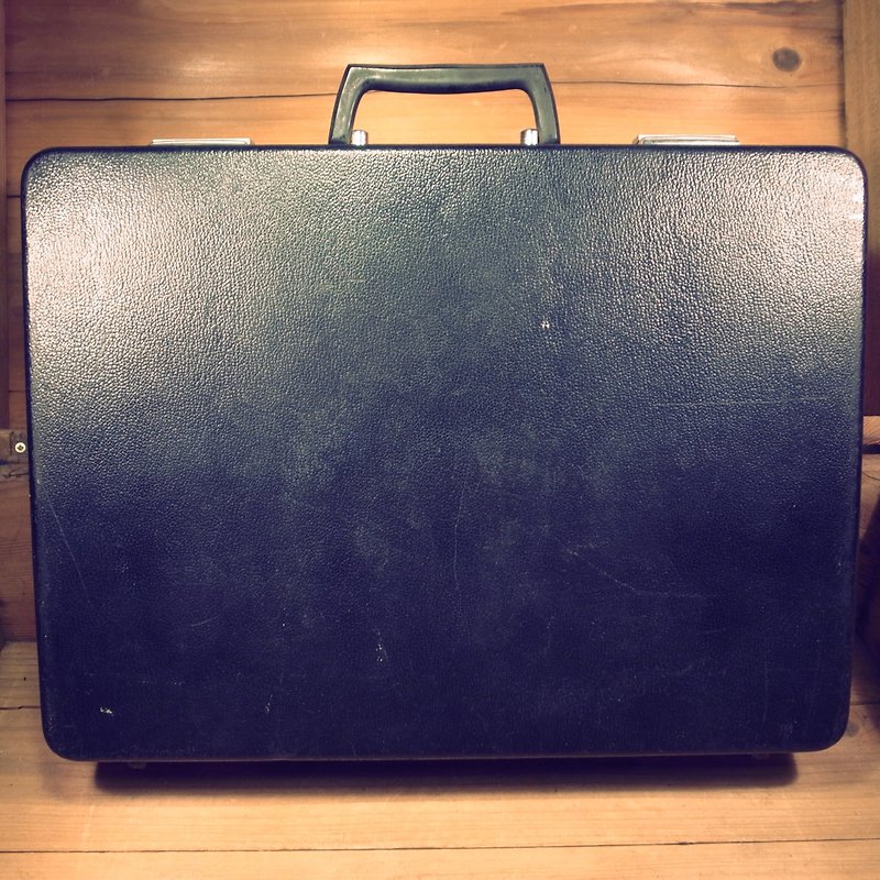 【ボーンズ] ECHOLACは、古い黒のスーツケースVINTAGEを再利用します - スーツケース - プラスチック ブラック