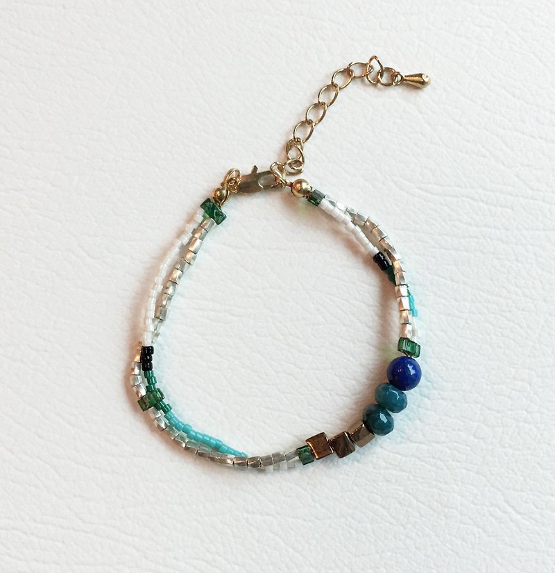 ololssim lapis lazuli/agate bracelet - สร้อยข้อมือ - โลหะ หลากหลายสี