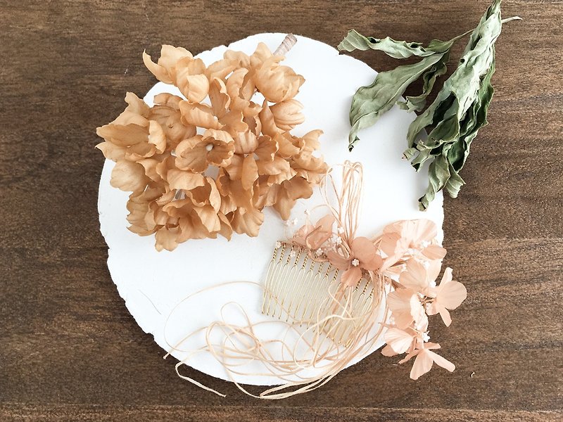 【Limited lucky box in this summer. / Summer Limited Lucky Bag】 Plant Dyed Corsage and Hair Ornament BOX - Corsages - Silk Khaki