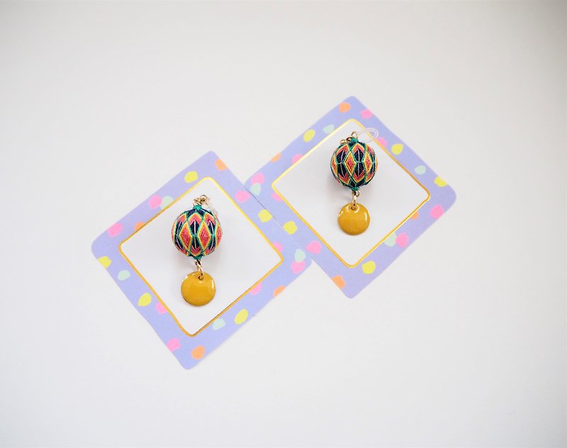 tachibanaya Japanese Temari earrings balloon Traditional Crafts Temari Ball Ki Ball Embroidery Ear Ring - Earrings & Clip-ons - Thread Multicolor