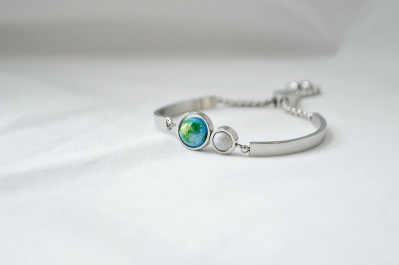 Baby blue Earth Moon Bangle －－ silver - Bracelets - Stainless Steel Silver