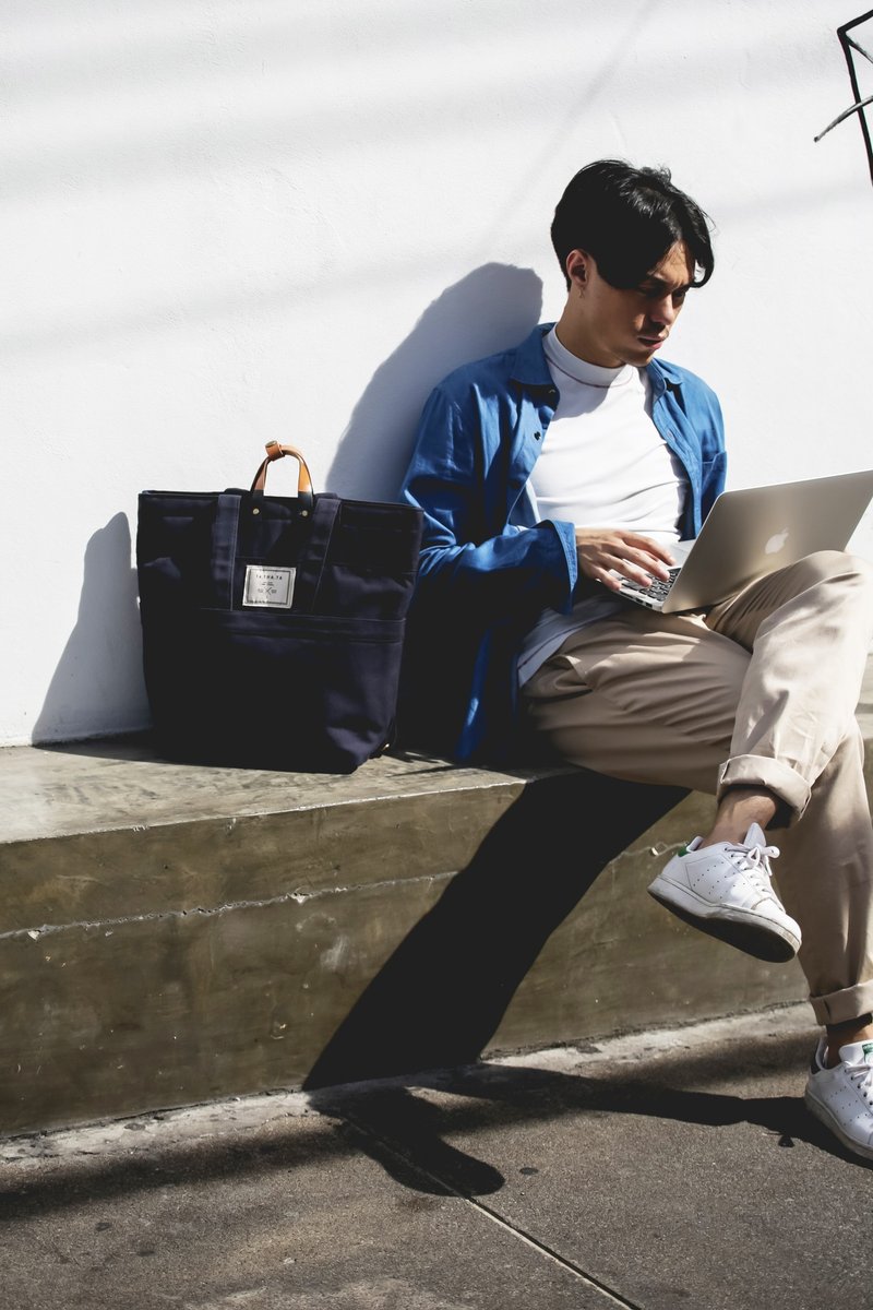 スイフトチャコールバックパック：ネイビー - リュック・バックパック - その他の素材 ブルー