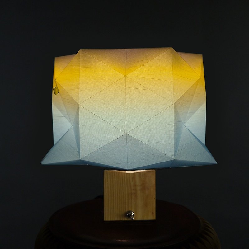 deLightシルクランプ 9 / 木製ランプホルダー / 手折りたたみ式 / 受賞歴のある製品 - 照明・ランプ - シルク・絹 