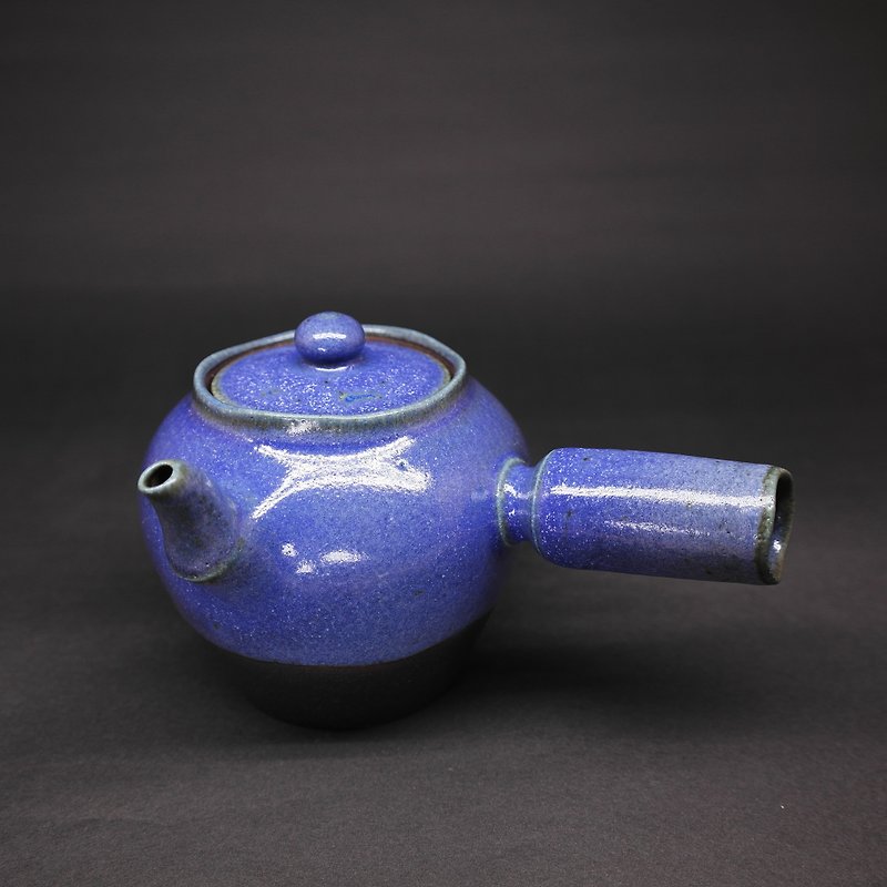Cobalt blue glazed urn-shaped two-curved-mouth teapot hand-made pottery tea props - ถ้วย - ดินเผา สีน้ำเงิน