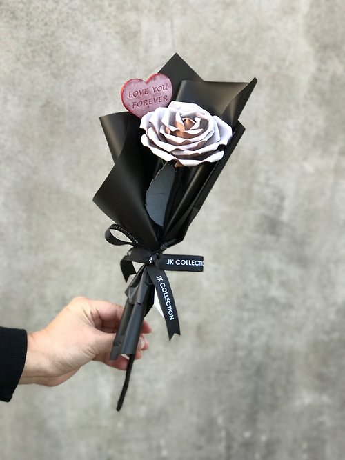 JK Collection 【客製化禮物】皮革薔薇玫瑰拼雙面心形皮革名牌花束
