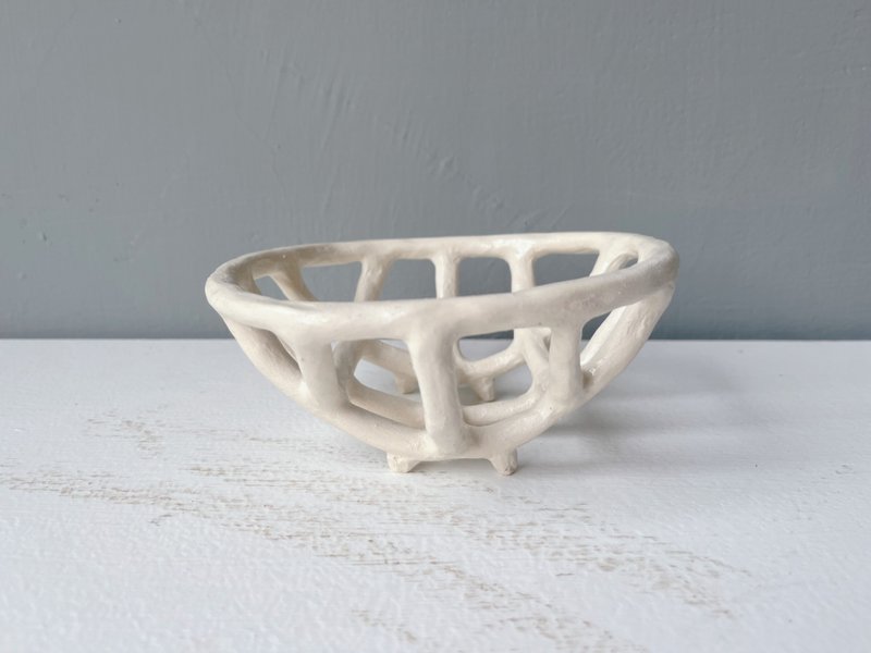 /Dongdong Universe/ Hand-kneaded ceramic basket - Other - Pottery White