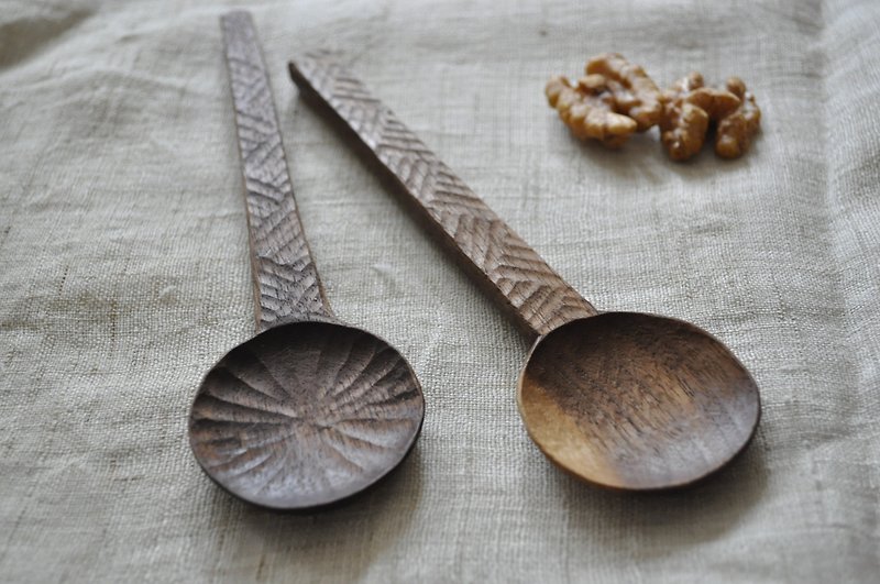海浪織紋-花模樣胡桃木手雕湯匙 - 餐具/刀叉湯匙 - 木頭 咖啡色