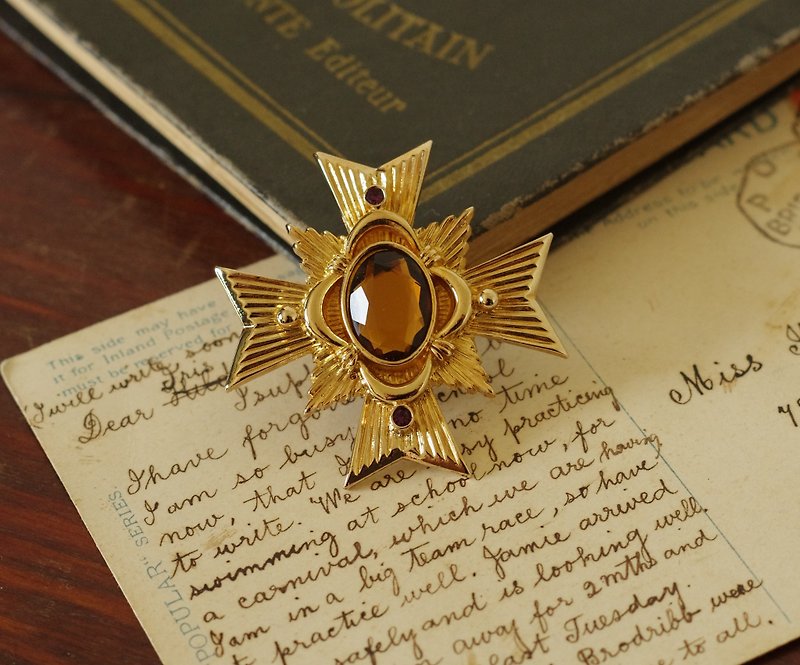 -Old and good antique jewelry classical gold Maltese Stone cross pin pendant AVON B1644 - เข็มกลัด - โลหะ สีทอง