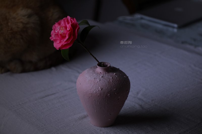 春郎陶-粉紅梅瓶14.2 cm - 花瓶/花器 - 陶 粉紅色