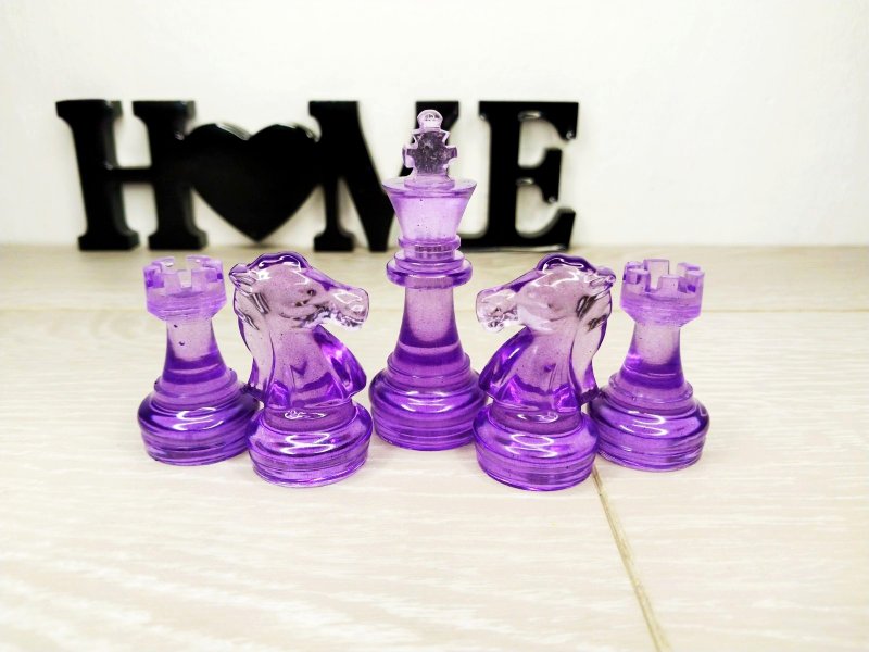 ボード付きカスタム樹脂チェスセット |キングのサイズ 2.75 インチ (7 cm) |エポキシ樹脂 - ボードゲーム・玩具 - レジン パープル