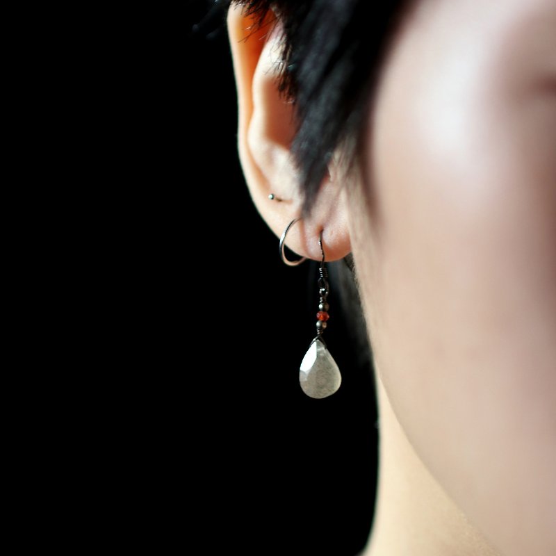 OMAKE elongated stone earrings - ต่างหู - เครื่องเพชรพลอย สีเทา