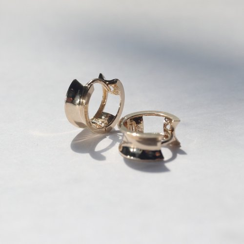 CHARIS GRACE 14K 大復古拋光耳扣耳環 (大) (內直徑 8 mm)