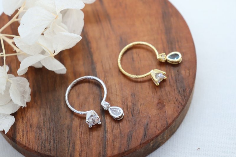 Delicate Ring with Birthstone Charm Birthday Gift for her Mini Birthstone Rings - 戒指 - 銅/黃銅 金色