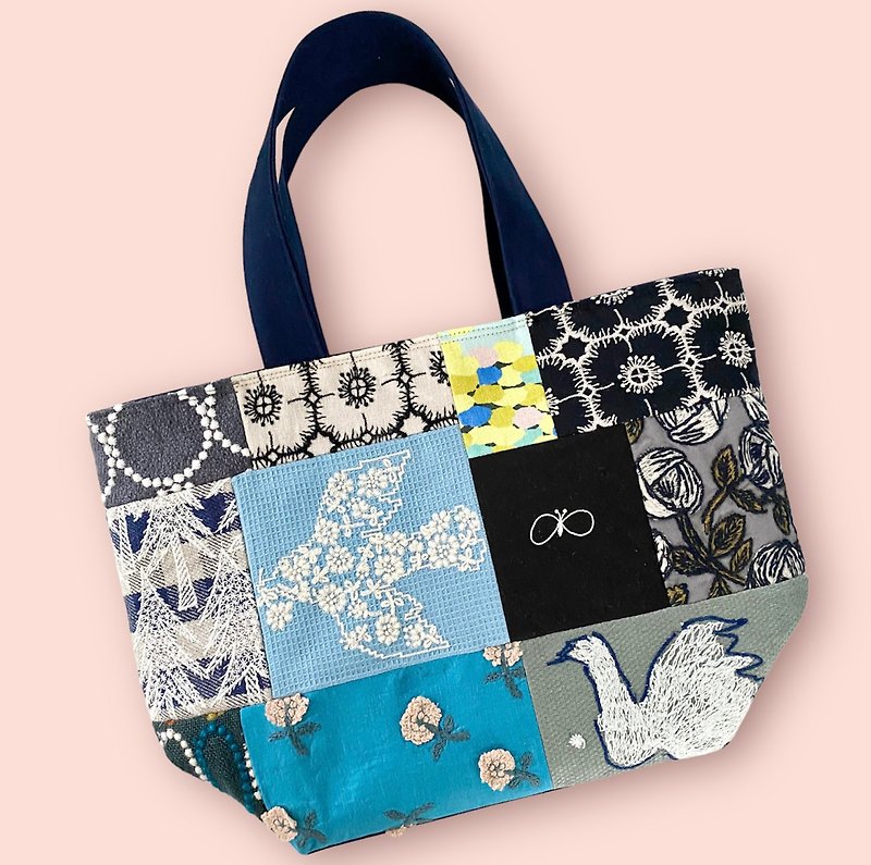 minä perhonen medium patchwork tote bag - กระเป๋าถือ - ผ้าฝ้าย/ผ้าลินิน 