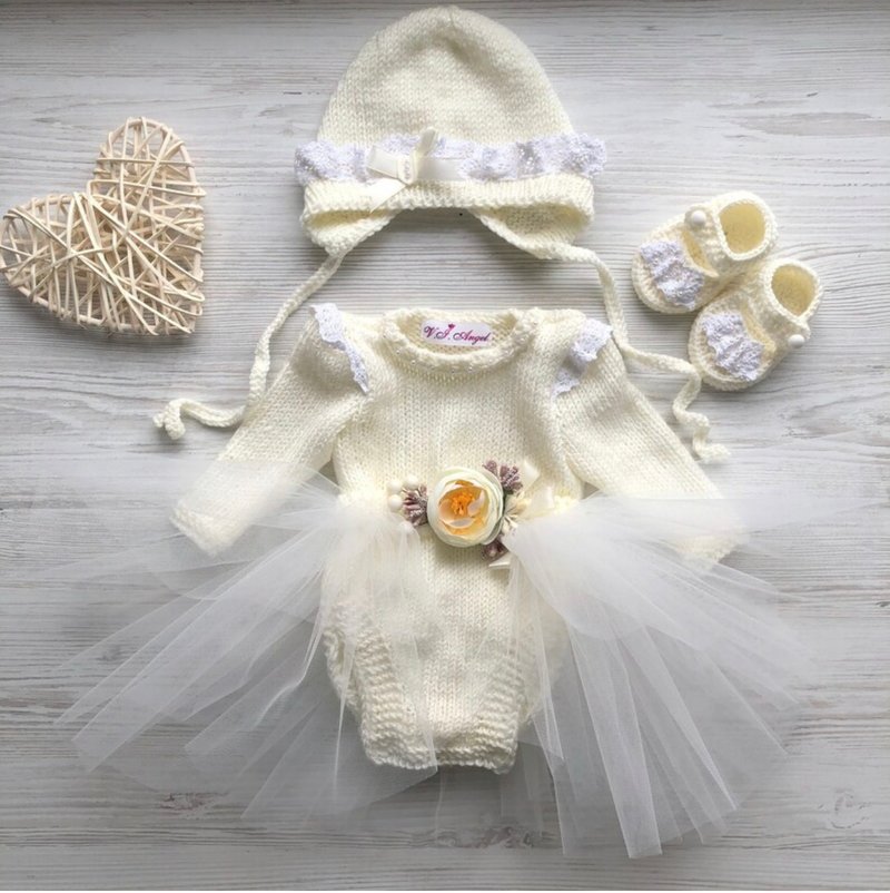 Hand knit outfit for baby girl: romper, tutu skirt, hat, shoes. Take home outfi. - ชุดทั้งตัว - วัสดุอื่นๆ 