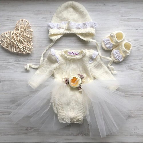 V.I.Angel Hand knit outfit for baby girl: romper, tutu skirt, hat, shoes. Take home outfi.