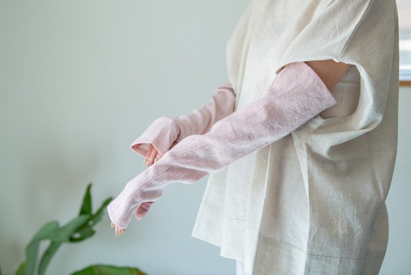 【シャクヤク染め】Organic Cotton 楊柳生地の日除けロングアームカバー - 其他 - 棉．麻 粉紅色