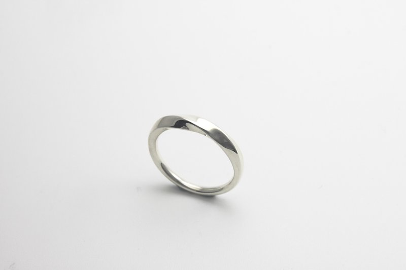 Twist-handmade sterling silver ring - แหวนทั่วไป - เงินแท้ 