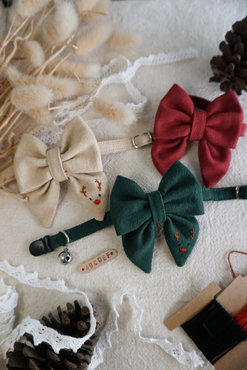 Breakaway Cat Collar •Mini Reindeer •Hand Embroidery •Bow tie can be taken off - ปลอกคอ - ผ้าฝ้าย/ผ้าลินิน 