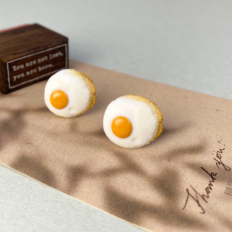 Realistic Poached Egg Earrings | Gifts - ต่างหู - ดินเผา สีเหลือง