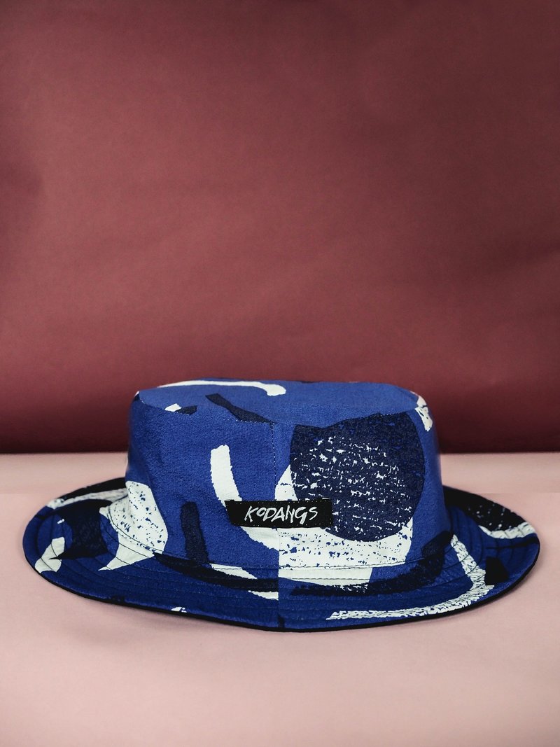 Black hat - blue geometric pattern FLIPPABLE - 探險帽 - 帽子 - 棉．麻 藍色