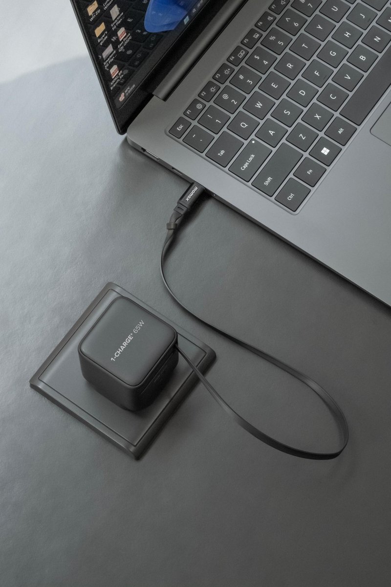 Momax 1-Charge+ 35W GaN 伸縮USB-C 線充電器 UM72 - 手機配件 - 塑膠 黑色