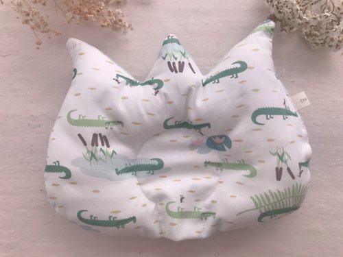 Cha˙Dor 小鱷魚的催眠曲  雙面手工純棉豆絨布鬱金香凹型枕