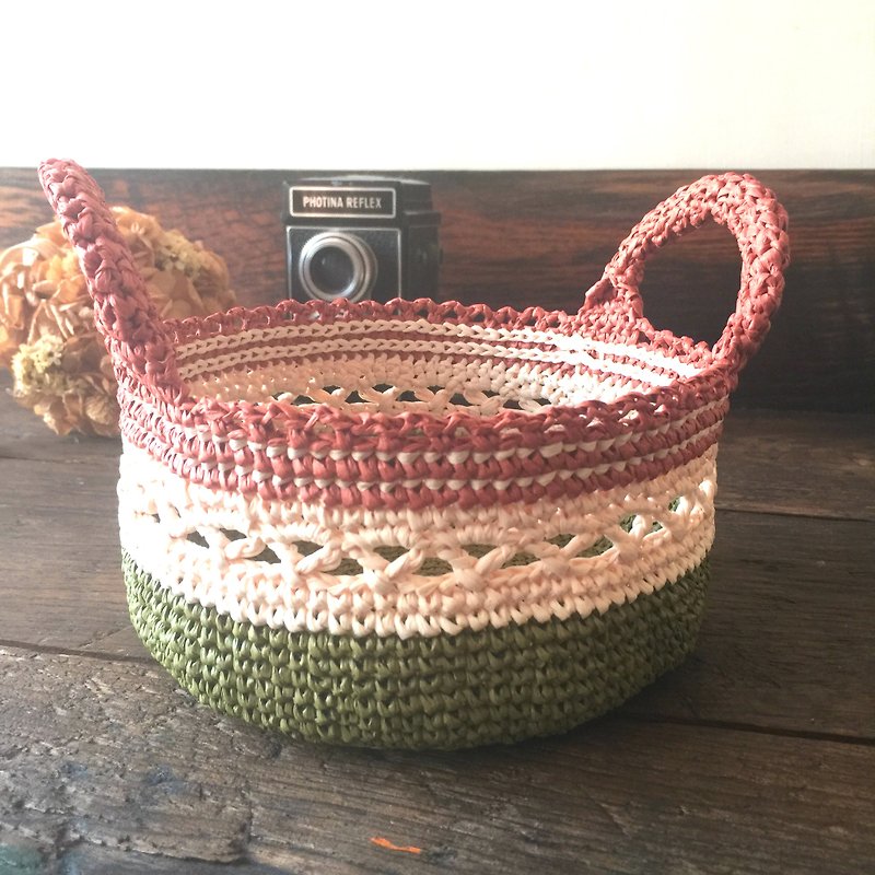 I have something to say woven rattan basket (red and green) / woven / paper Raffia / storage basket - อื่นๆ - กระดาษ สีเขียว