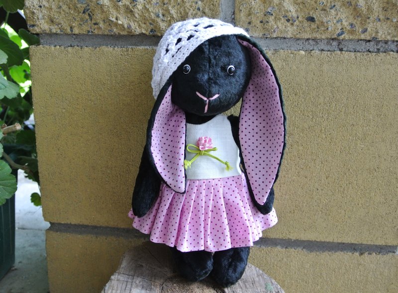 玩具兔子 Artist teddy bunny black rabbit in a dress Jointed toy ooak 玩具娃娃 - Kids' Toys - Other Man-Made Fibers Black