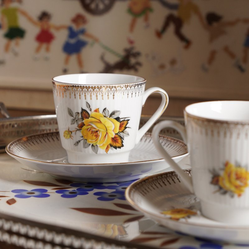 Vintage Bavarian teacups and saucers with yellow rose design made by Z & Co - แก้วมัค/แก้วกาแฟ - เครื่องลายคราม สีเหลือง