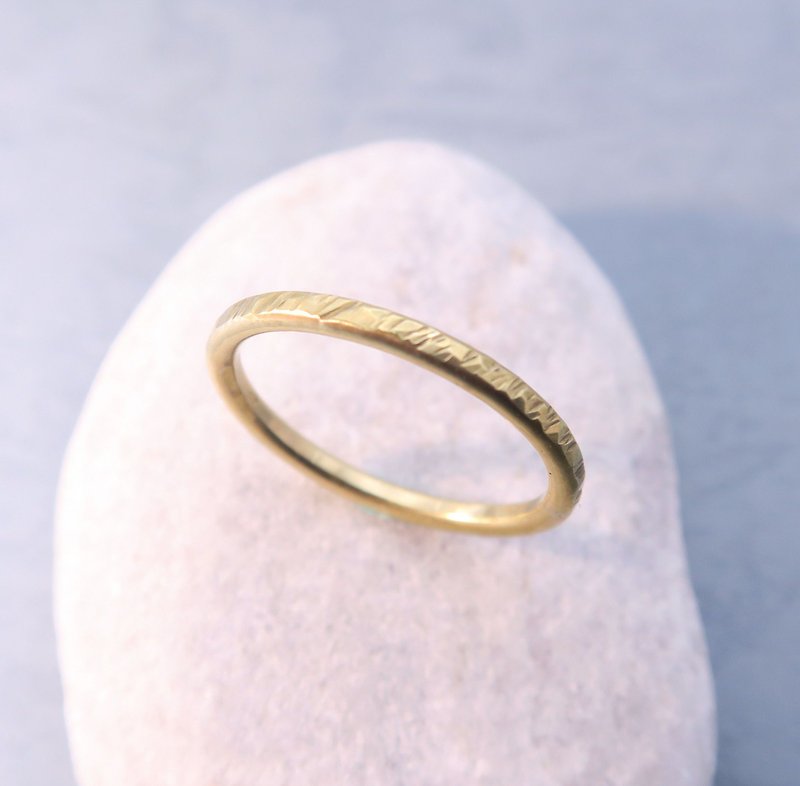 刻痕 黃銅鍛敲戒指 - 纖細款(寬約1.5mm 厚約1~1.5mm) - 戒指 - 純銀 金色