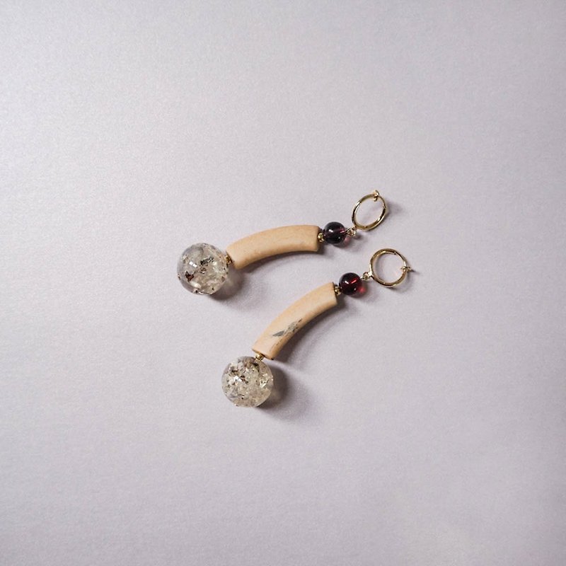 Japanese designer Iria Ashimine cooperative beaded ear clip 10 - ต่างหู - วัสดุอื่นๆ สีกากี