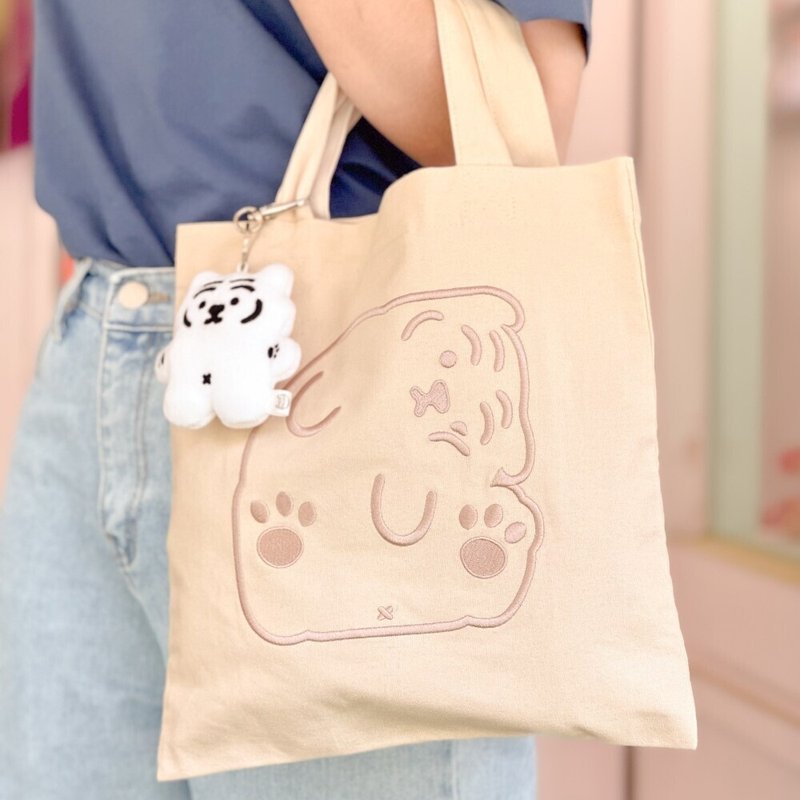 Lying Fat Tiger Canvas Embroidered Handbag/ Eco Bag/ Canvas Bag (three colors in total) - กระเป๋าถือ - ผ้าฝ้าย/ผ้าลินิน 