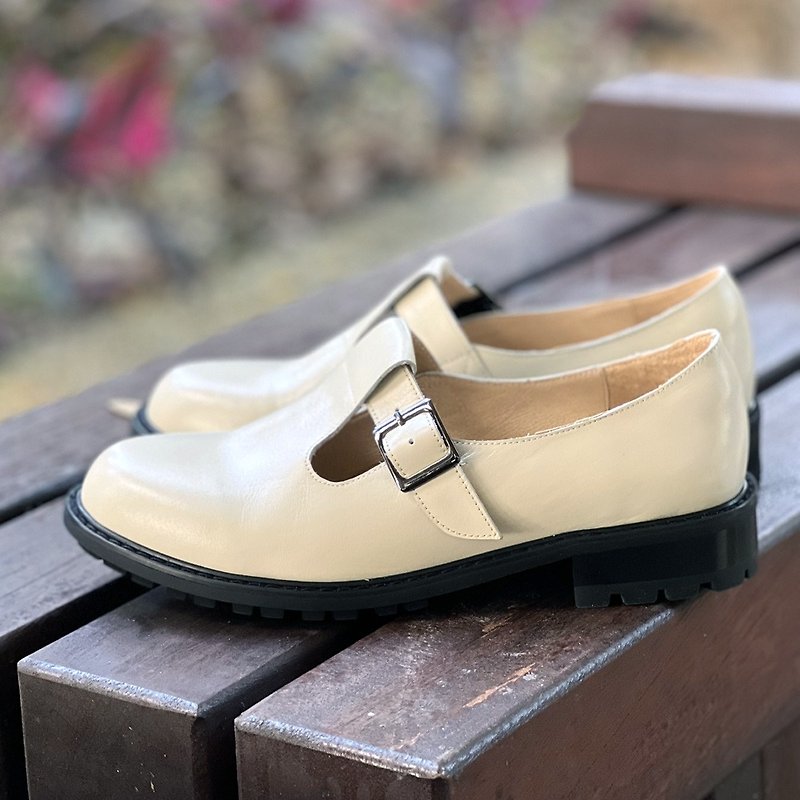 Beige full leather buckle T-shaped Mary Jane shoes MIT made in Taiwan - รองเท้าหนังผู้หญิง - หนังแท้ 