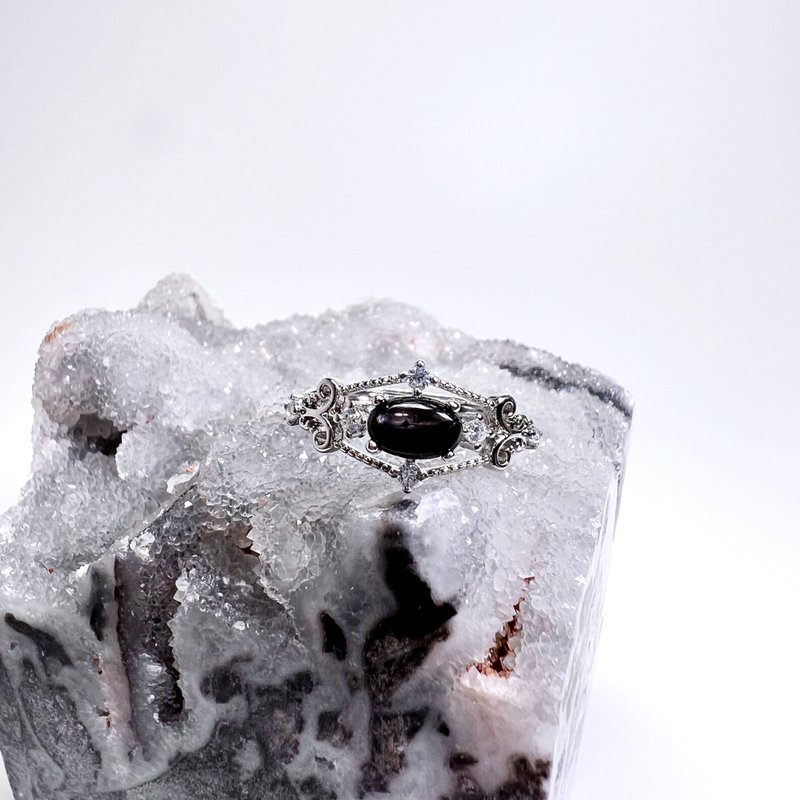 有財。戒指 半銀 化太歲 避邪 極度招財 有光 l 金運石 黑銀線 l - 戒指 - 水晶 黑色