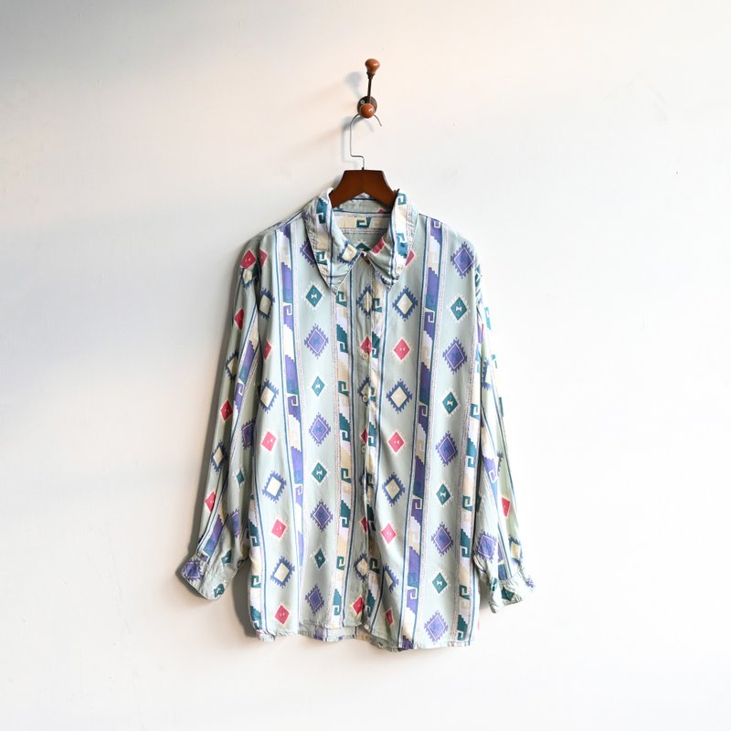 [Egg Plant Vintage] Mysterious Island Cotton Print Vintage Shirt - เสื้อเชิ้ตผู้หญิง - ผ้าฝ้าย/ผ้าลินิน 