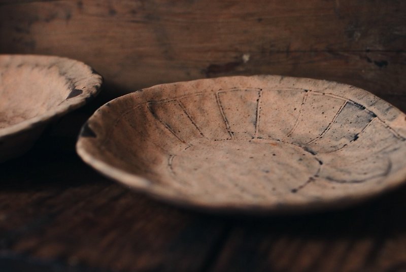 張Zhongkaiの刻まれた小さなプレートB - 花瓶・植木鉢 - 陶器 グレー